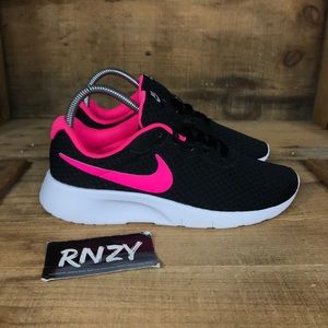 nike tanjun trainers pink